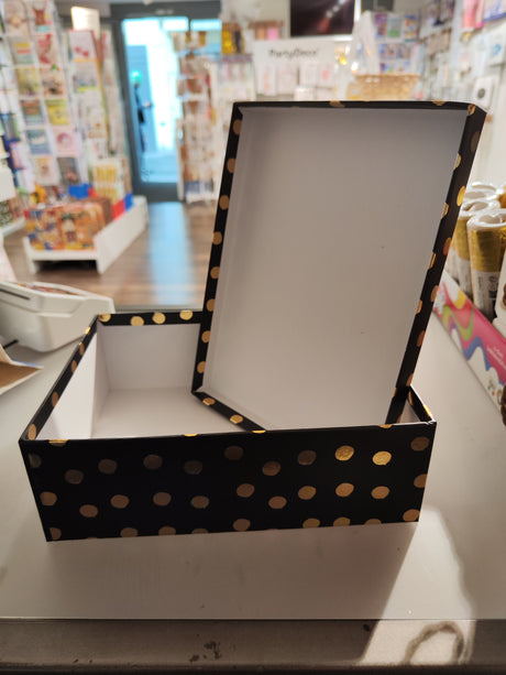 Geschenkbox schwarz mit goldigen punkte