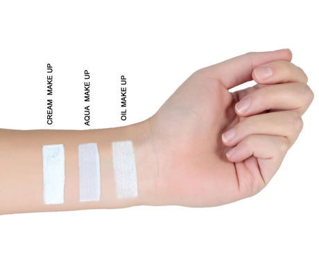 Cream, Aqua, Oil Make-up im Vergleich in weiss