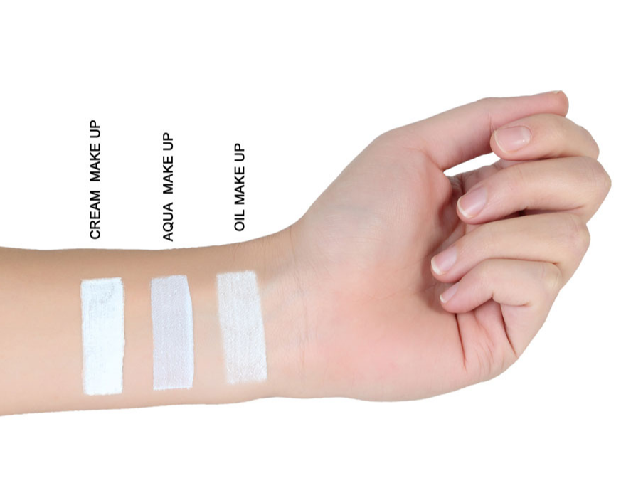 Cream, Aqua und Oil Make-up im Vergleich in Weiss