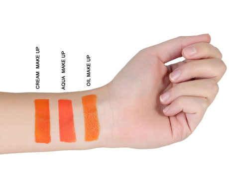 Cream, Aqua und Oil Make-up im Vergleich in Orange