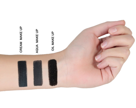 Cream, Aqua und Oil Make-up im Vergleich in Schwarz