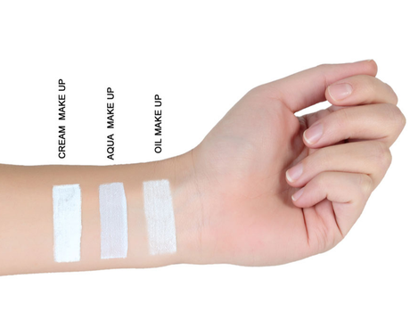 Cream, Aqua und Oil Make-up im Vergleich in weiss